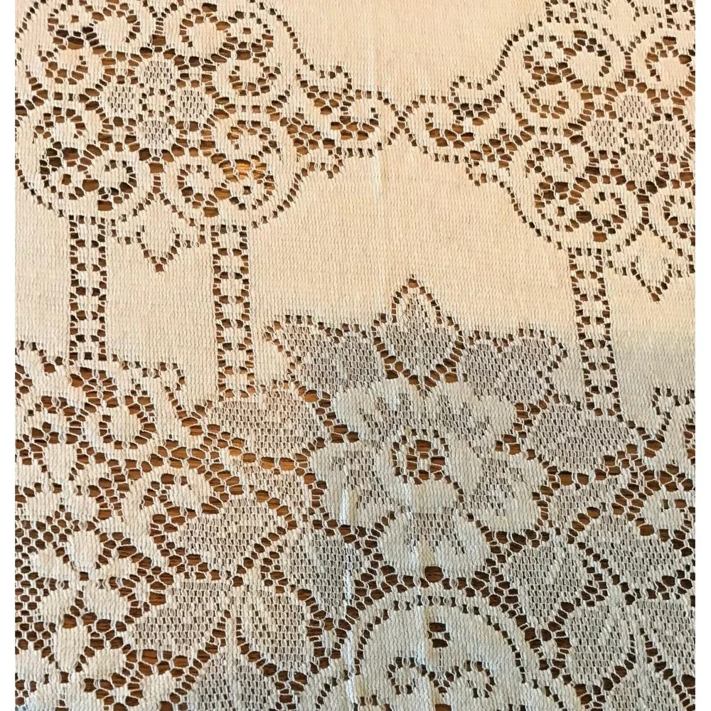 VTG Oval Lace Tablecloth 86